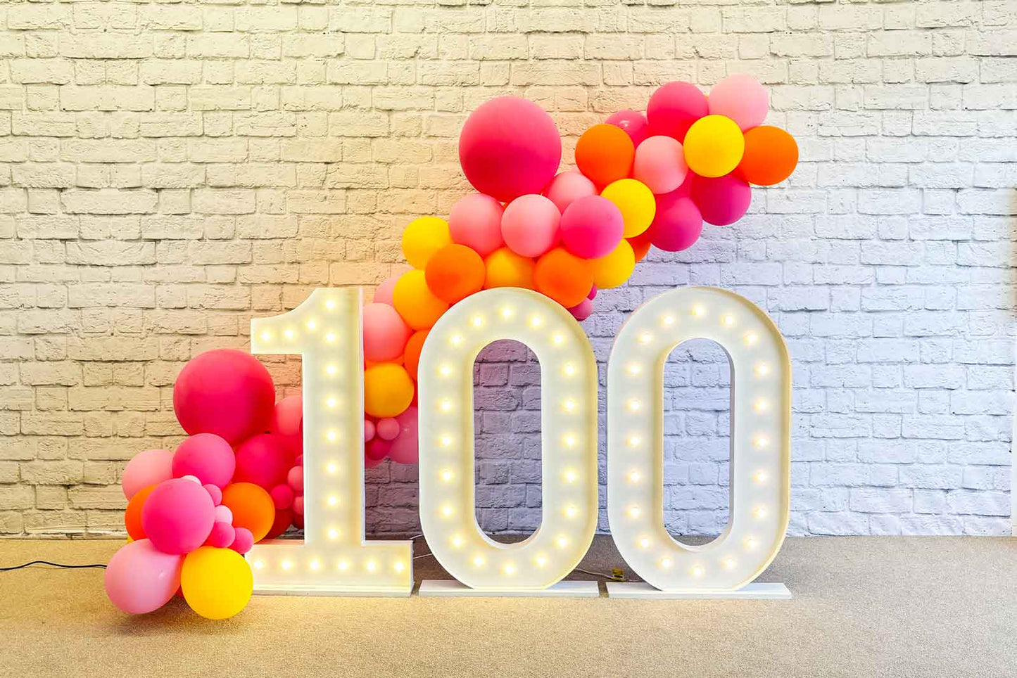100 marquee lights for milestone celebrations and event décor