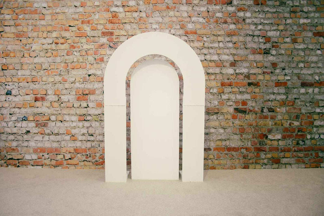Ribbed Half Arch with Plain Centre