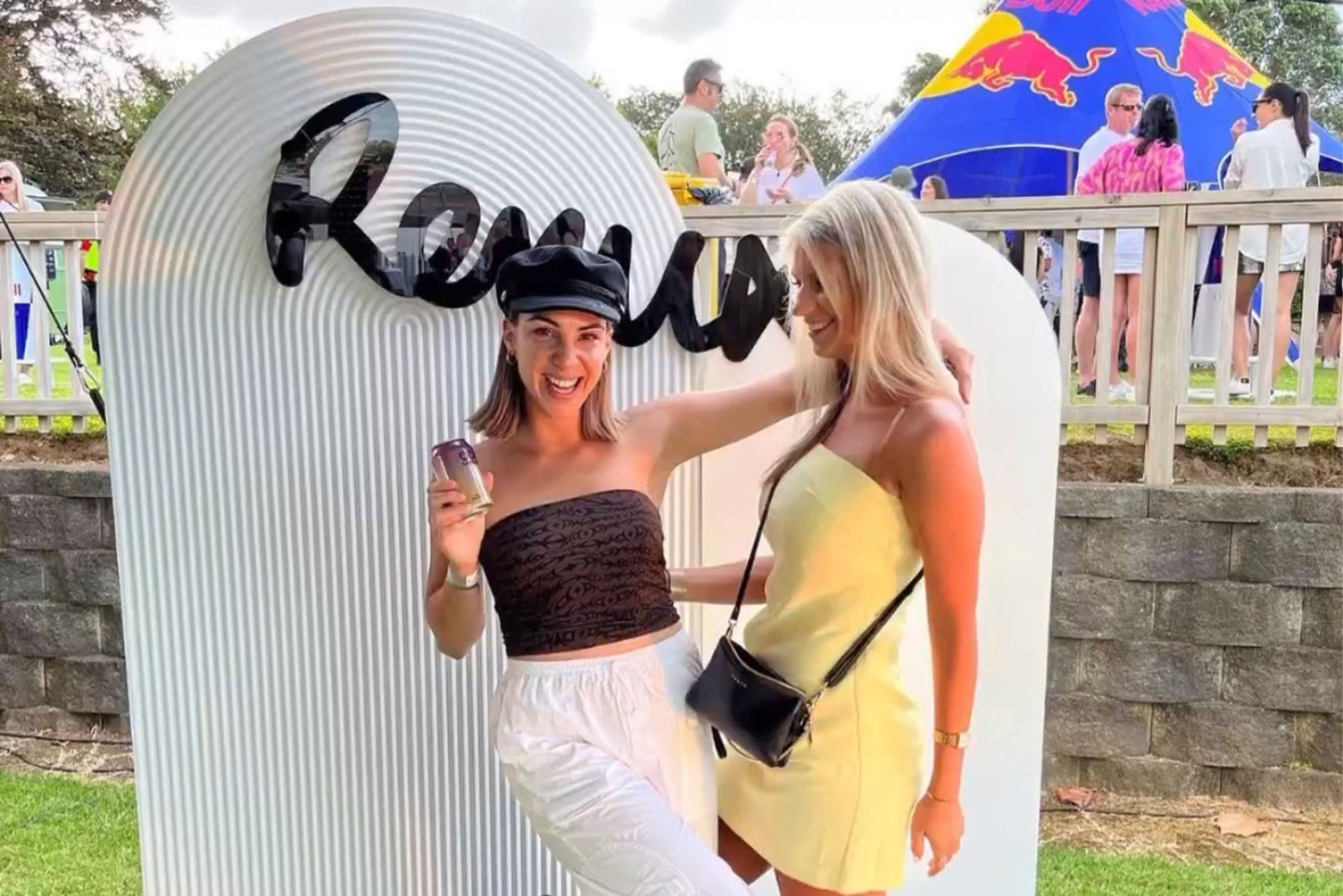 Ribbed arch backdrop for corporate events, launches, and professional photo areas