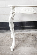 Load image into Gallery viewer, Wedding Table and Pouf