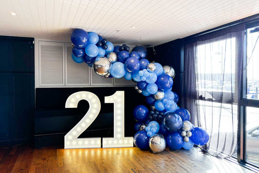 Blue balloon garland with number '21' Birthday