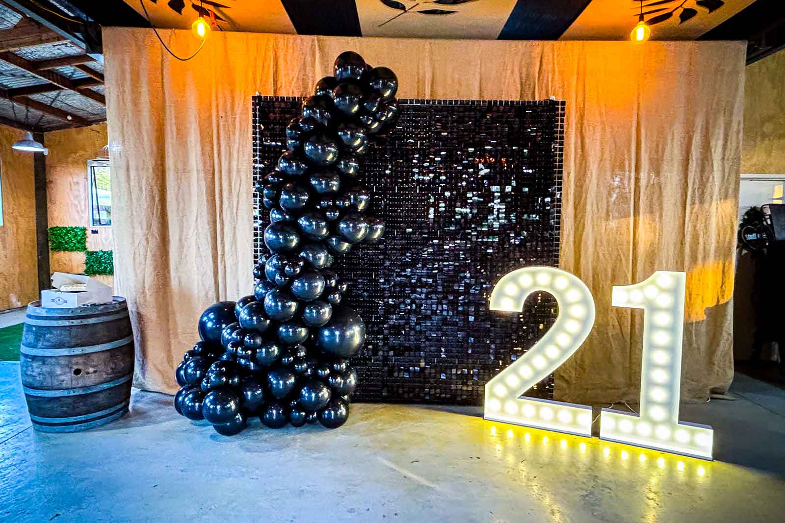 21st birthday party backdrop with balloons and feature décor