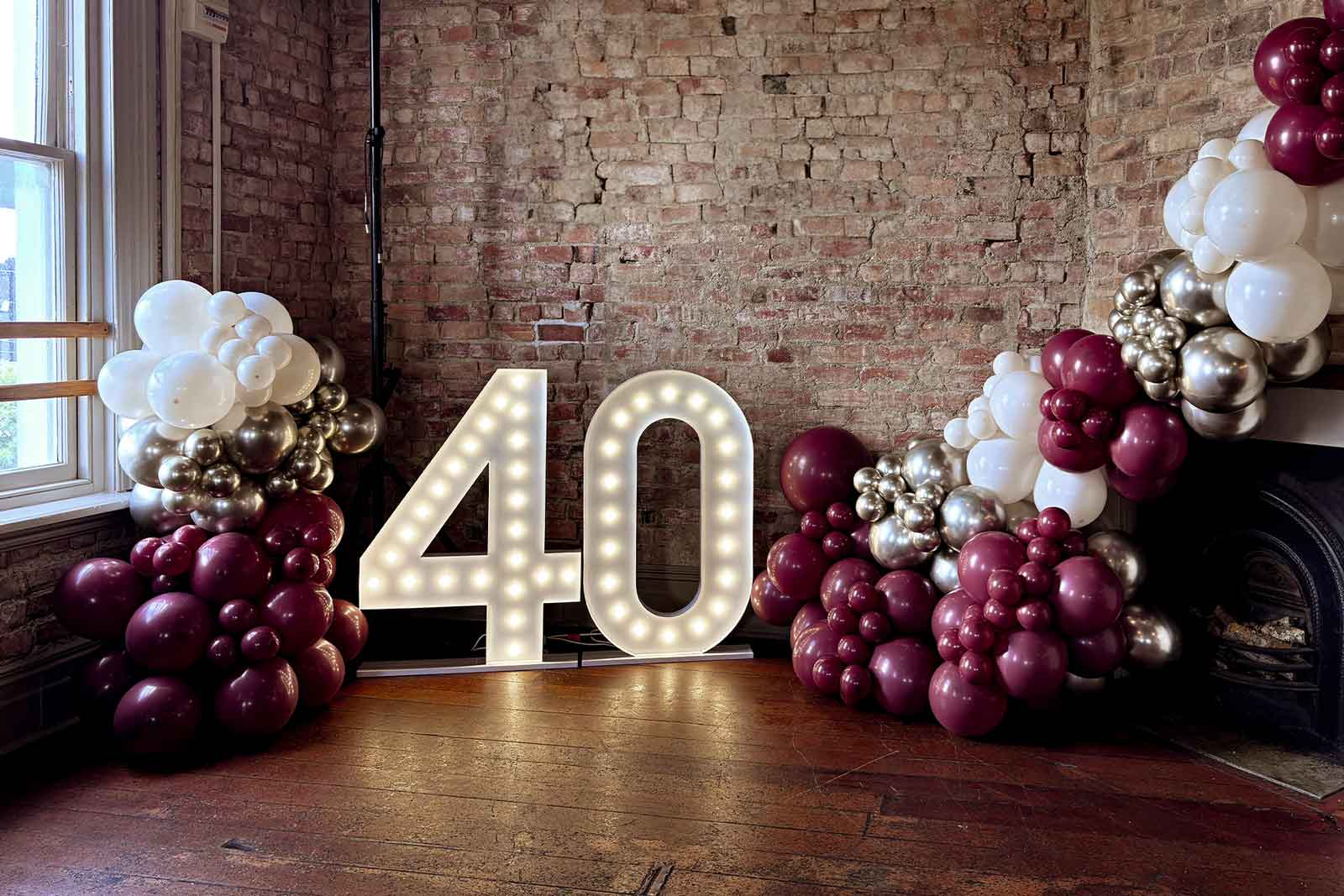 40 marquee lights with balloon garland for celebration display
