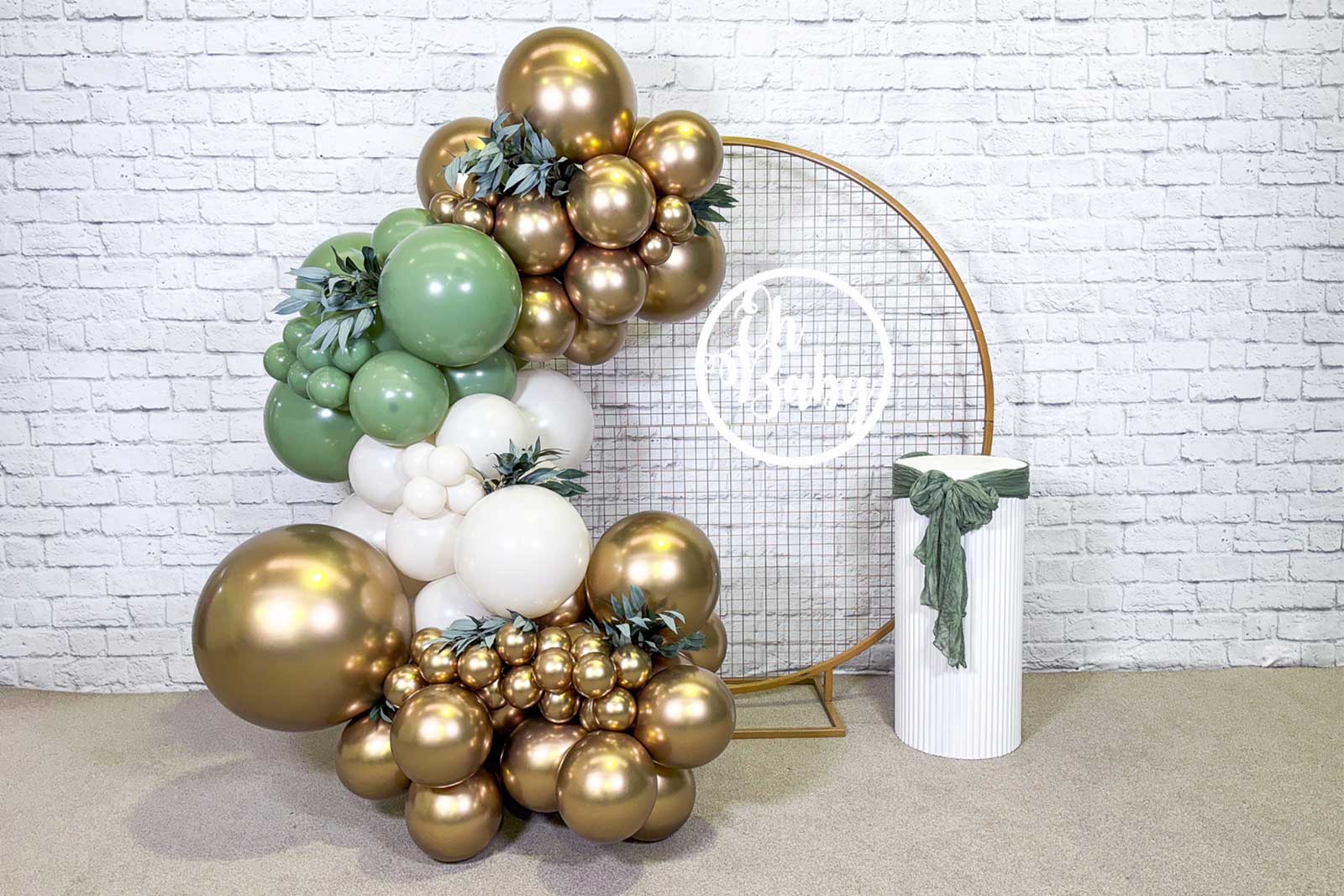 Elegant baby shower balloon backdrop with premium balloon garland and custom event styling for baby showers and gender reveal celebrations in Auckland, NZ.