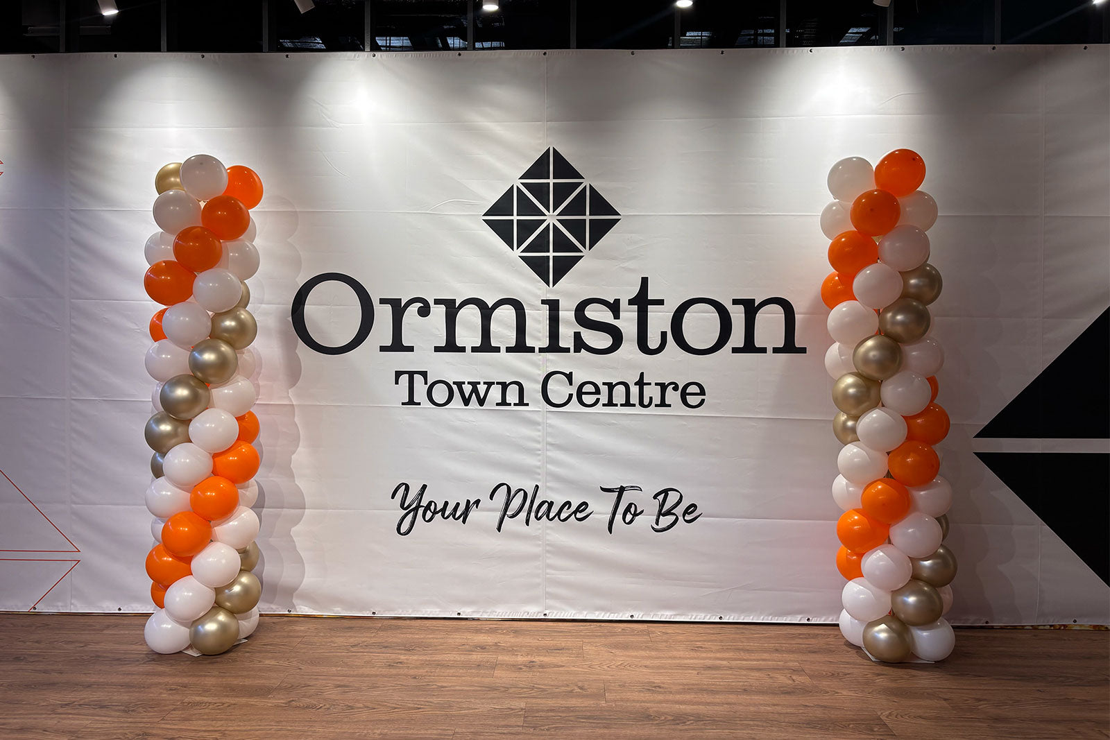 Balloon spiral columns for event hire in Auckland, perfect for entrances and party décor.