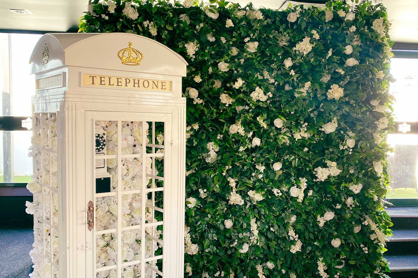 Classic white photo booth for event décor