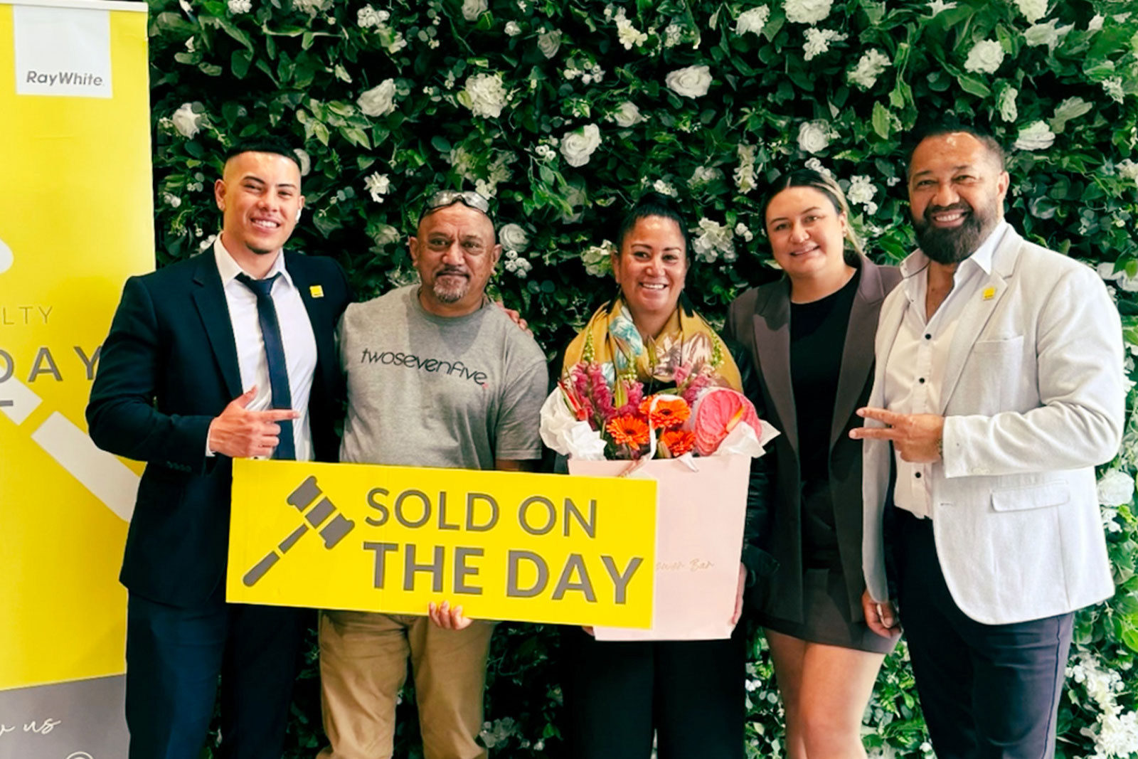 Elegant flower wall decor for events in Auckland, perfect for weddings, birthdays, and corporate backdrops