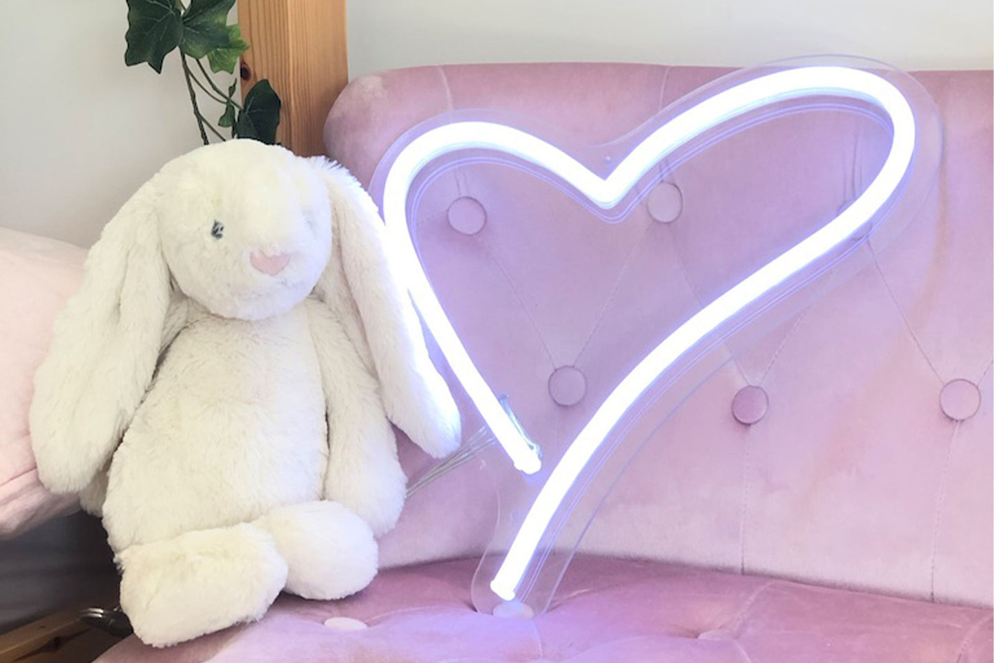 Heart neon sign hire for weddings, birthdays, romantic celebrations and event backdrops in Auckland by Mad Dog Backdrops.