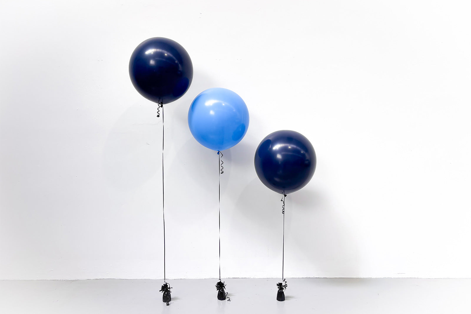 Jumbo helium balloons for party decor in Auckland, perfect for birthdays, baby showers and celebrations