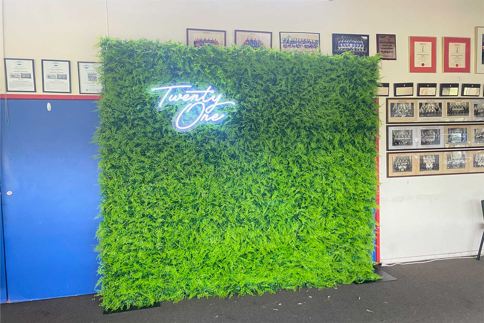 Twenty One neon sign for hire at birthday events