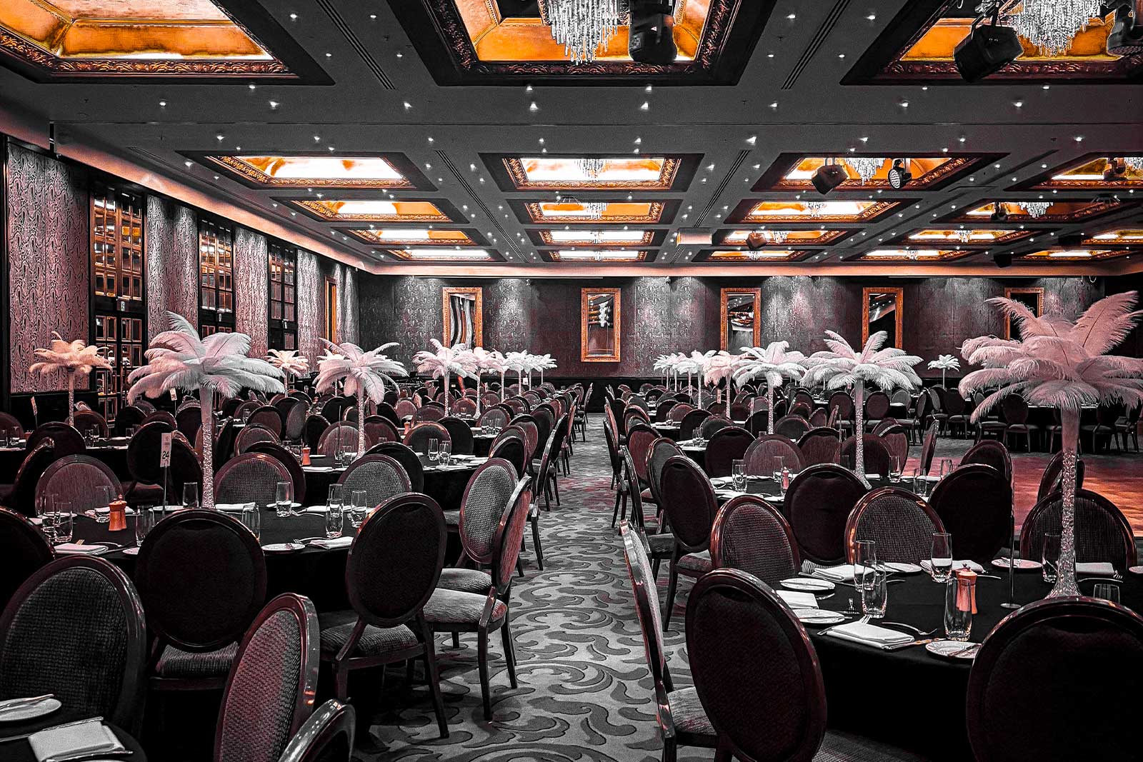 Elegant white feather centrepieces creating a Gatsby-style table setting for a formal event