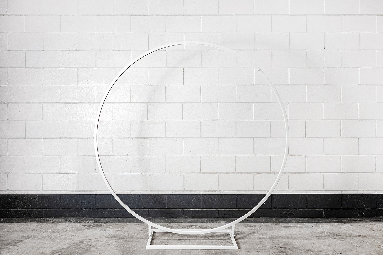 Decorative circular frame backdrop for photo displays and celebrations"