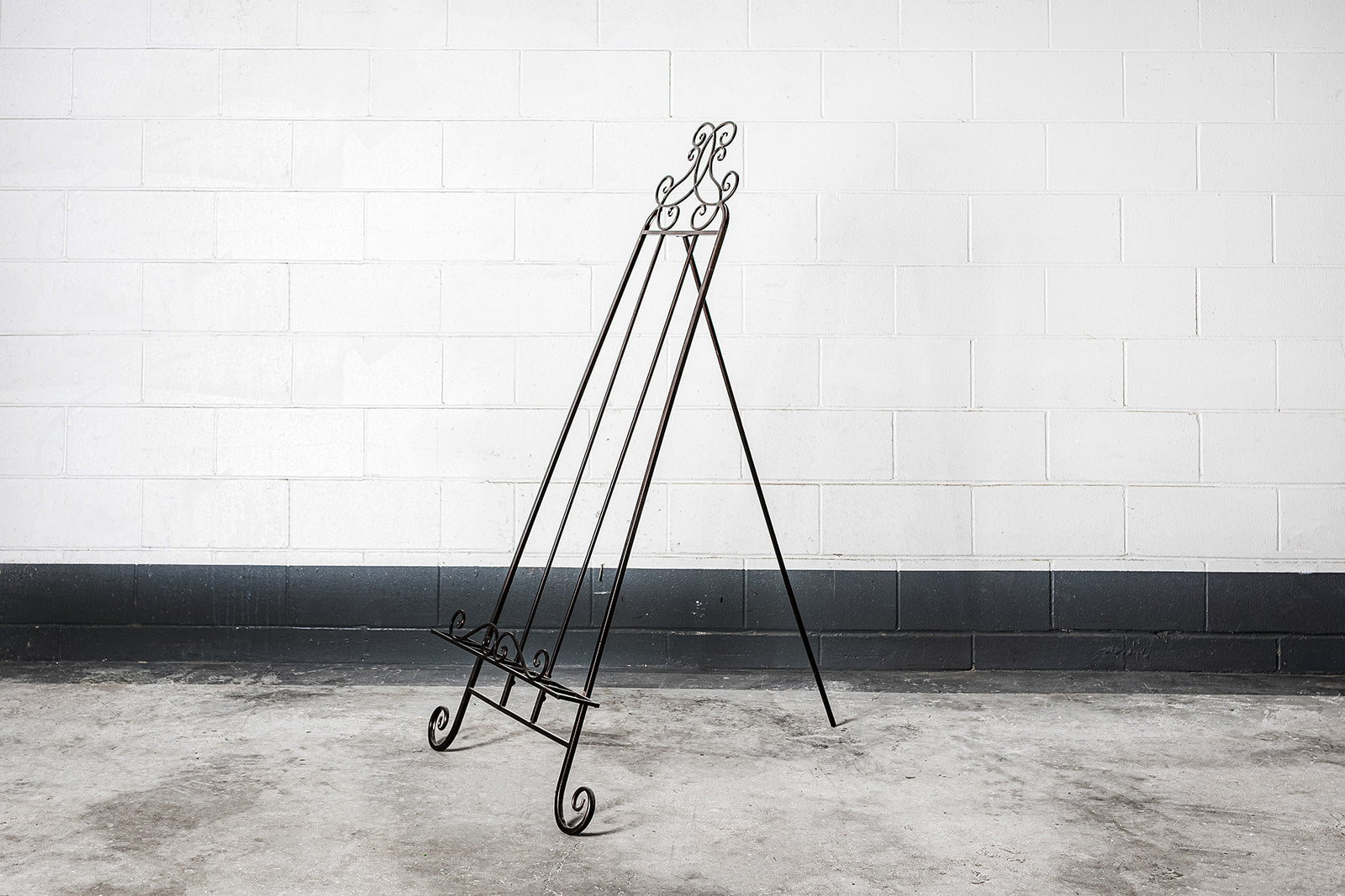 Elegant wedding easel for hire, perfect for ceremonies, receptions, and signage