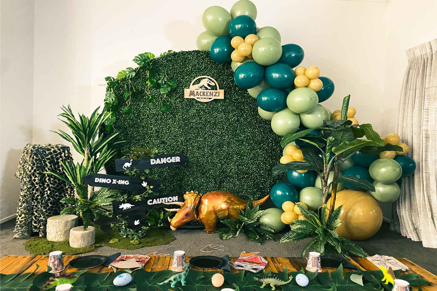 Green circle backdrop for parties, celebrations, and themed event décor